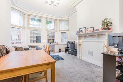 4 bedroom flat to rent, Carlisle Place London SW1P