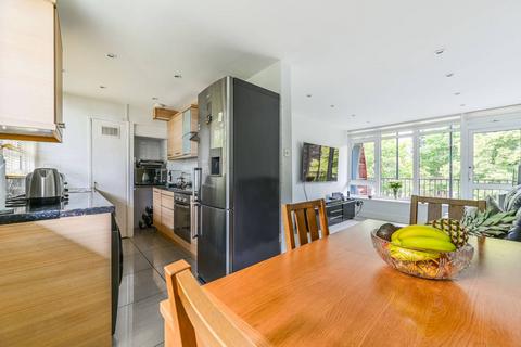 2 bedroom flat for sale, Shore House, Heather Close, Diamond Conservation Area, London, SW8