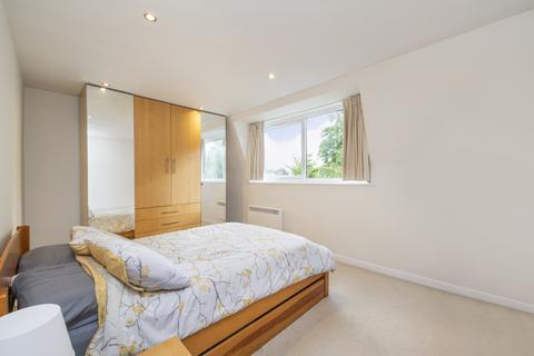 2 bedroom flat to rent, Cambridge Park, Twickenham