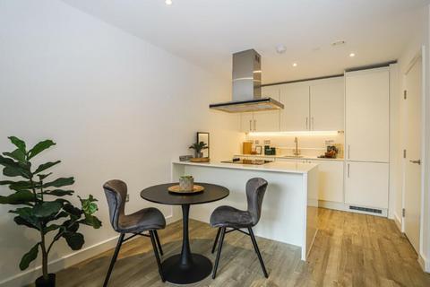 2 bedroom flat to rent, London, SE19