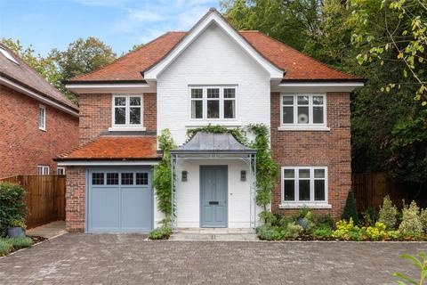 4 bedroom detached house for sale, Bigshotte Court, Berkshire RG45