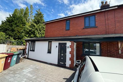 5 bedroom semi-detached house to rent, Little Lever, Bolton BL3