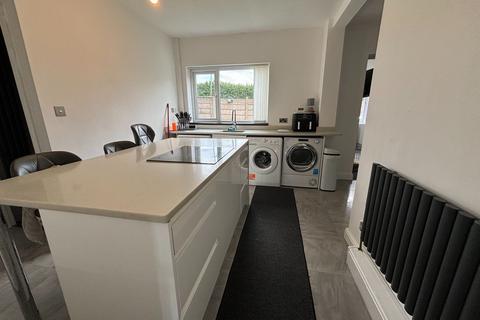 5 bedroom semi-detached house to rent, Little Lever, Bolton BL3