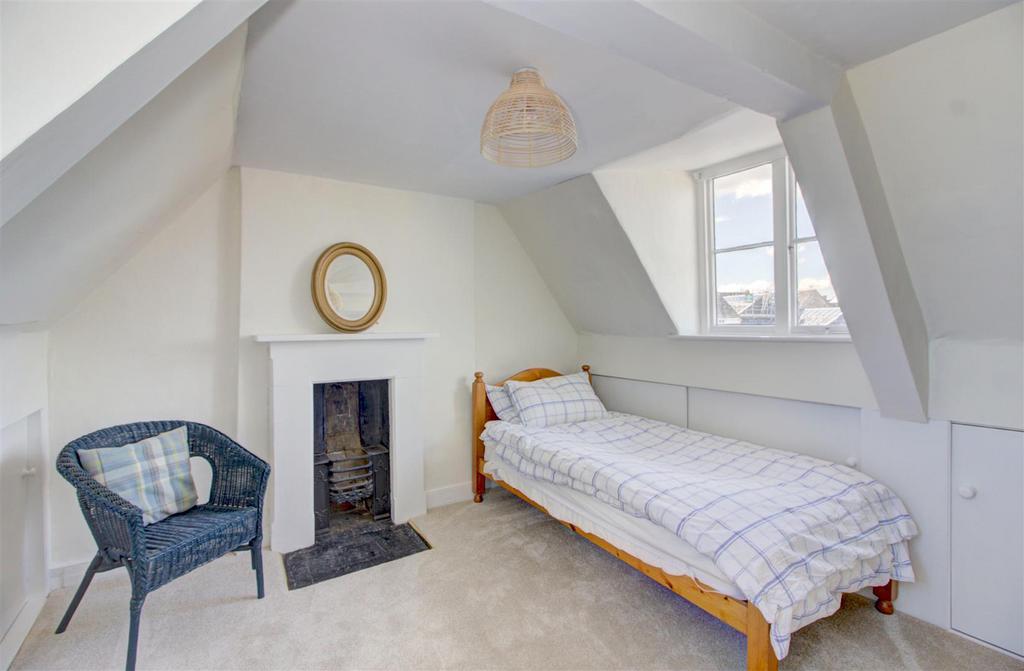 Attic bedroom 4