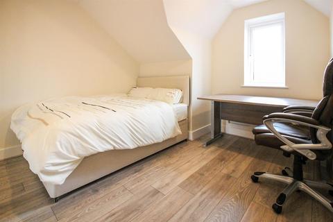 3 bedroom house to rent, Topaz Lane, Aylesbury
