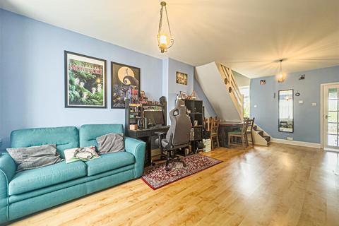 2 bedroom end of terrace house for sale, Dore Avenue, Manor Park, E12 6JU