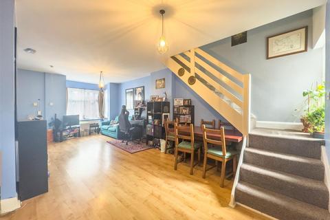 2 bedroom end of terrace house for sale, Dore Avenue, Manor Park, E12 6JU