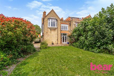 4 bedroom semi-detached house for sale, Preston Road, Westcliff-on-Sea SS0