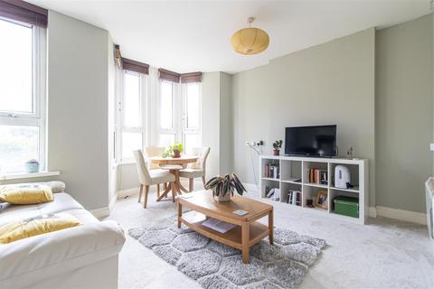2 bedroom flat for sale, 380 Station Road, Westcliff-On-Sea SS0