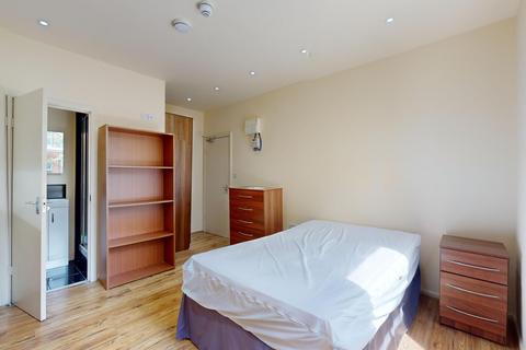 Studio to rent, Saint Pauls Avenue