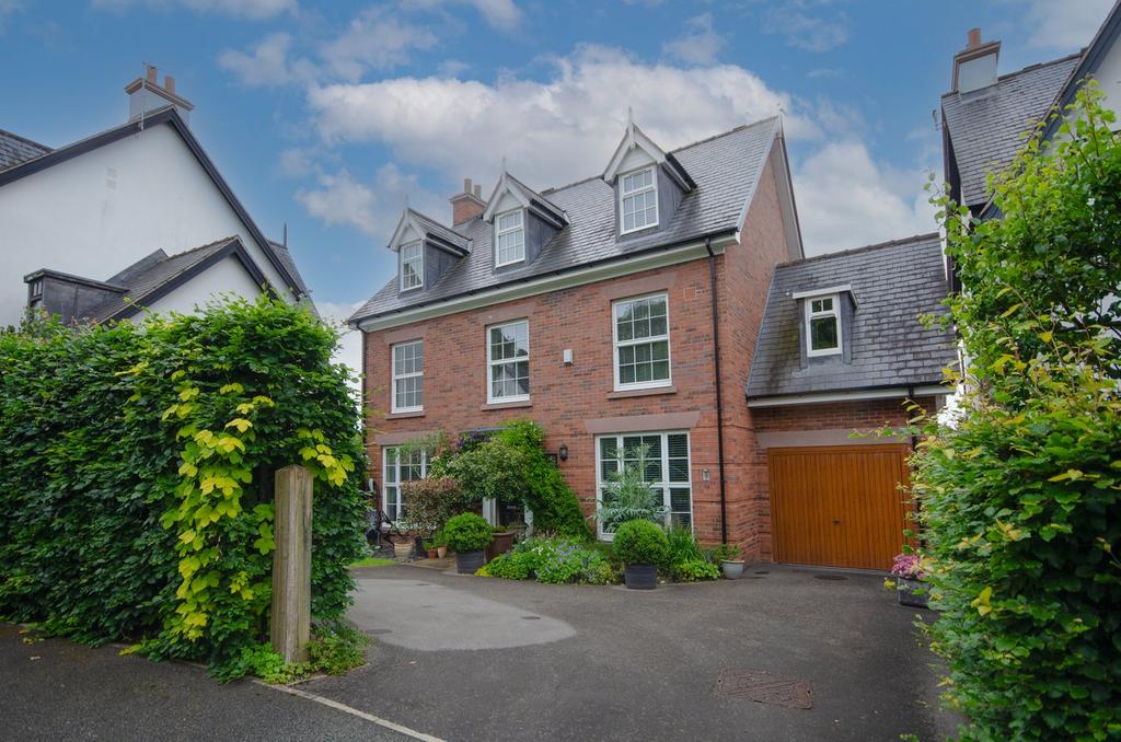 Hunters Lane, Hartford, NORTHWICH, CW8 5 bed detached house for sale