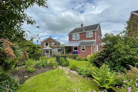 3 bedroom detached house for sale, St. Matthias Road, Deepcar, S36