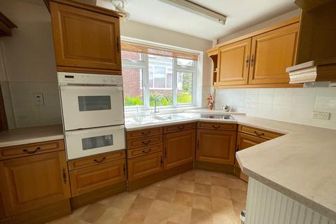 3 bedroom detached house for sale, St. Matthias Road, Deepcar, S36