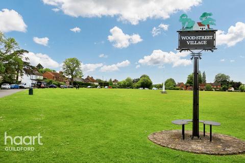 7 Oak Cottage Close, Wood Street Village, Guildford, GU3 3DB