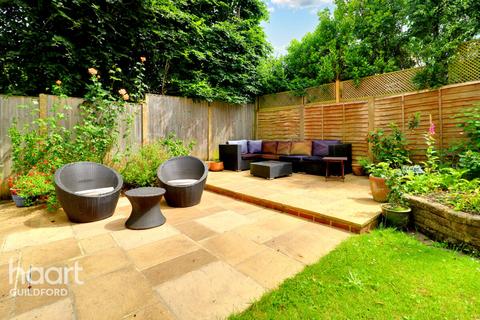 7 Oak Cottage Close, Wood Street Village, Guildford, GU3 3DB