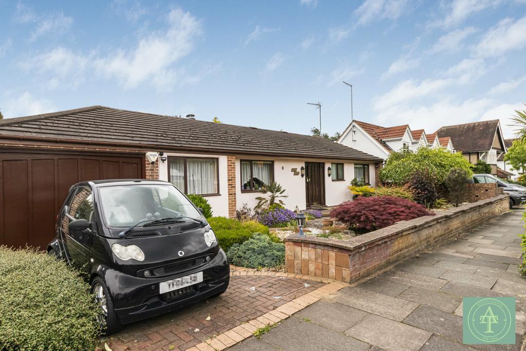 Belmont Avenue, Cockfosters, EN4 2 bed bungalow for sale £850,000