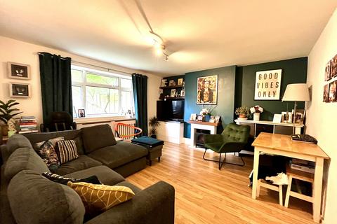 103 Mansfield Road, Chessington, KT9 2PX