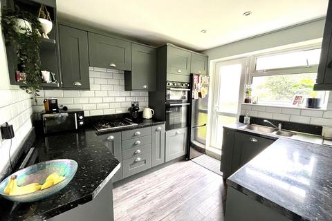 103 Mansfield Road, Chessington, KT9 2PX
