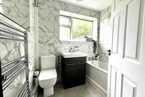 103 Mansfield Road, Chessington, KT9 2PX