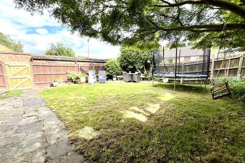 103 Mansfield Road, Chessington, KT9 2PX