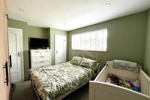 103 Mansfield Road, Chessington, KT9 2PX