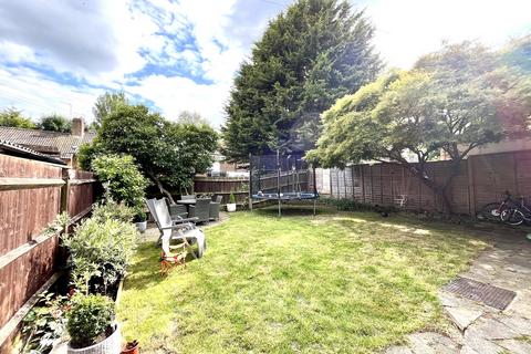 103 Mansfield Road, Chessington, KT9 2PX