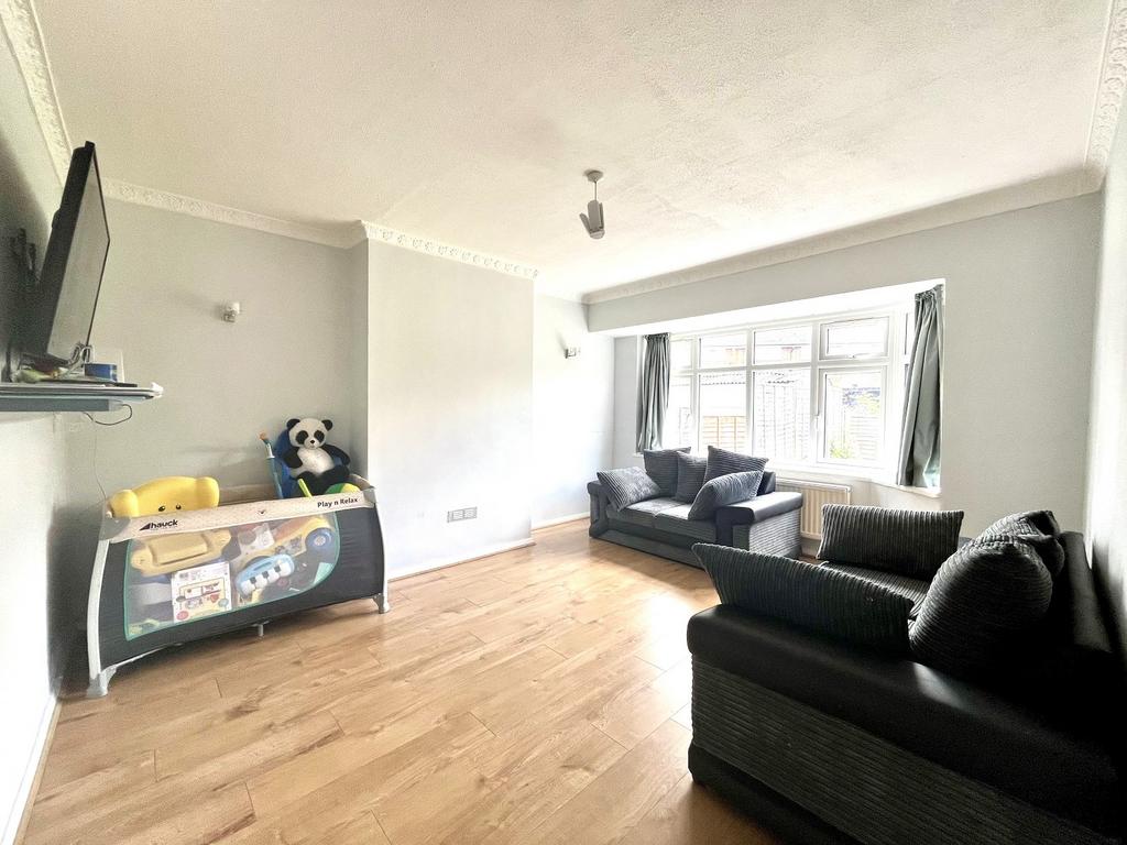 Garrison Lane, Chessington, Surrey.... 2 bed ground floor