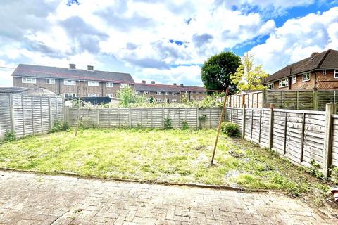 5 Garrison Lane, Chessington, KT9 2LD