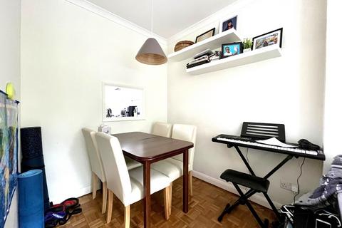 11 May Close, Chessington, KT9 2AP