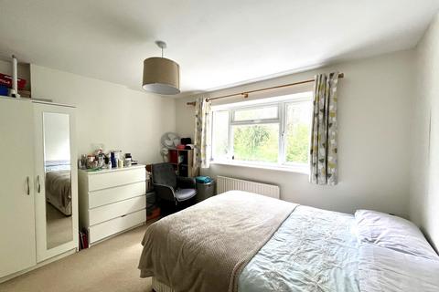 11 May Close, Chessington, KT9 2AP