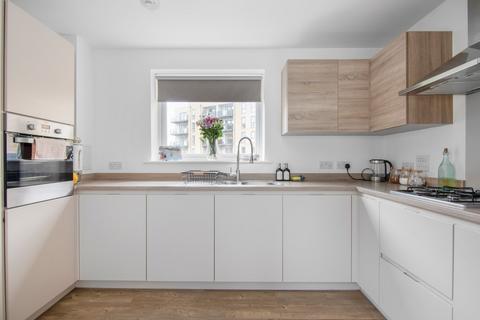 3 bedroom flat for sale, Handley Page Road, Barking, IG11