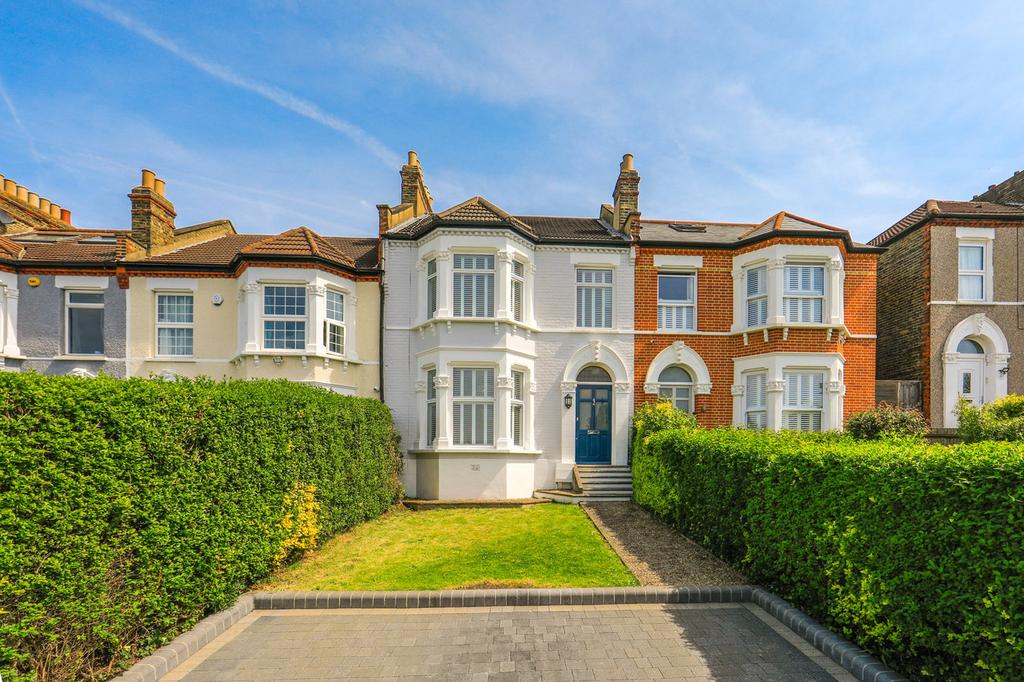 Abbotshall Road, Catford, London, SE6 3 bed terraced house for sale £