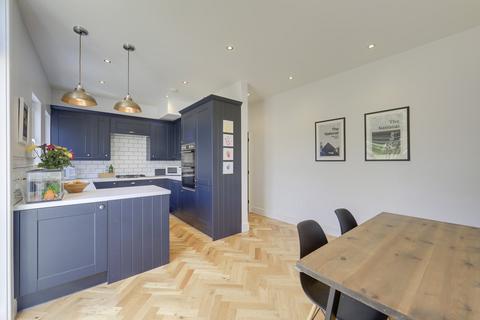 19 Abbotshall Road, London, SE6 1SQ