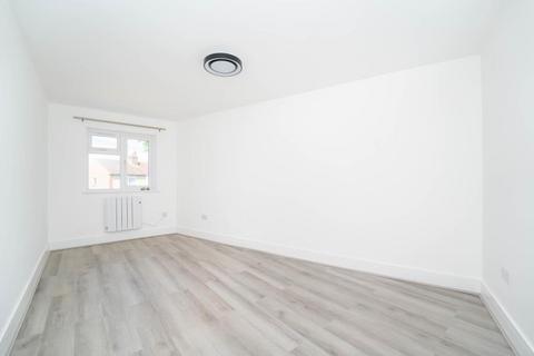 2 bedroom apartment to rent, Empire Road, Perivale, UB6, London