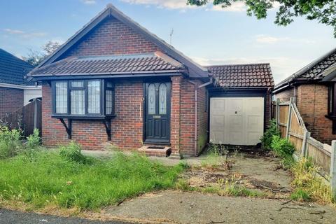 1 bedroom detached bungalow for sale, Surig Road, Canvey Island, SS8