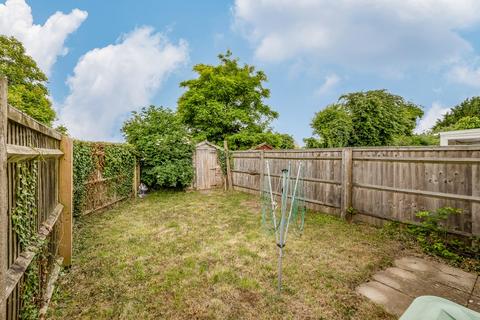 24 Lancaster Place, Carterton, OX18 3ET