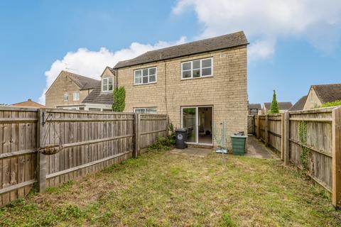 24 Lancaster Place, Carterton, OX18 3ET