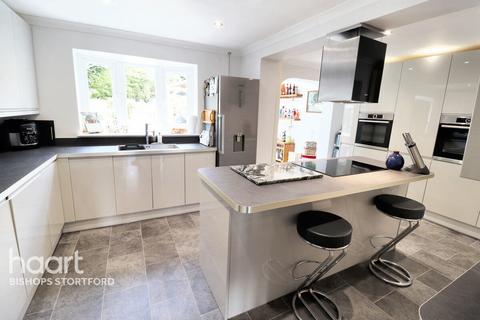 14 Alder Close, Bishop's Stortford, CM23 4JX