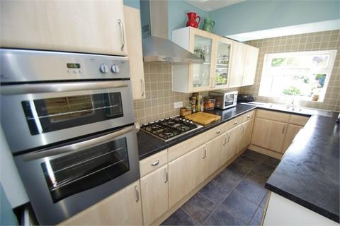 2 bedroom terraced house to rent, Nascot Street, Watford, WD17