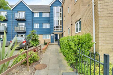 2 bedroom flat to rent, Zeus Road, Southend-on-sea, SS2