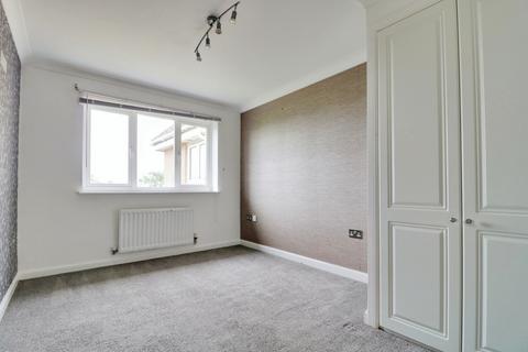 2 bedroom flat to rent, Zeus Road, Southend-on-sea, SS2