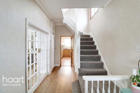 16 Halstead Road, Winchmore Hill, London, N21 3EH
