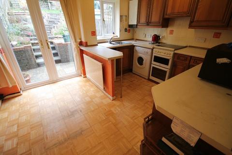 2 bedroom terraced house to rent, Fox Road, Haslemere