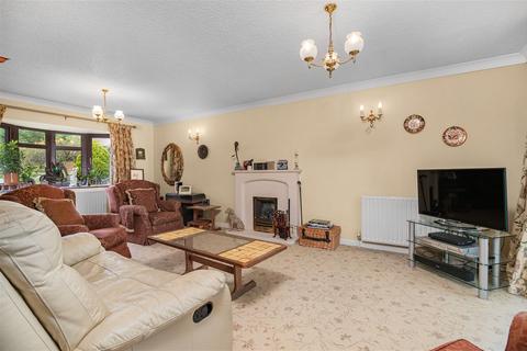 4 bedroom detached house for sale, Cedar Close, Leicester LE8