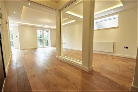 3 bedroom flat to rent, Langton Court, NW4