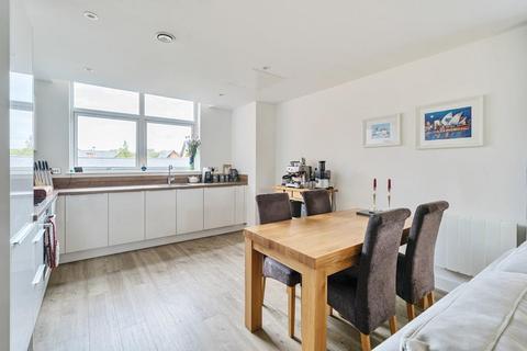 2 bedroom flat for sale, Upper Longcross,  Runnymede,  KT16