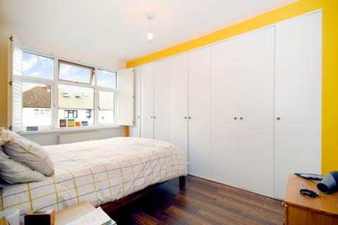 4 Craigmuir Park, Wembley, HA0 1NY