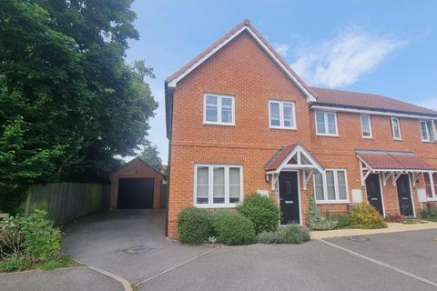 3 bedroom end of terrace house for sale, GOLD CLOSE, FAREHAM. GUIDE PRICE £350,000 - £360,000.