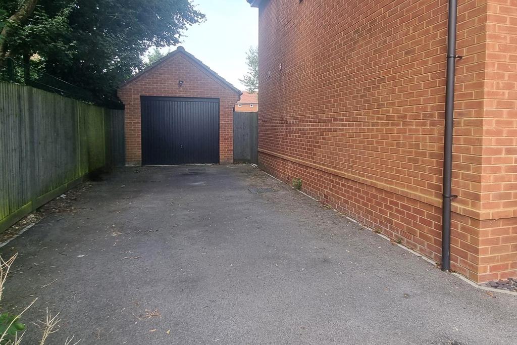 Driveway/garage