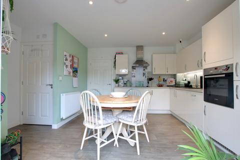 3 bedroom end of terrace house for sale, GOLD CLOSE, FAREHAM. GUIDE PRICE £350,000 - £360,000.